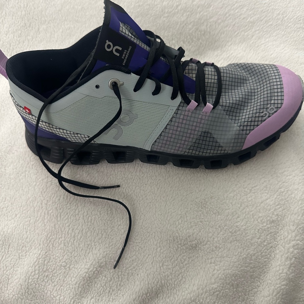 On Running Women's Athletic Shoes in Purple, pink and Black Size 9.5